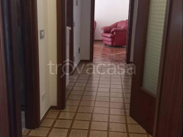 Appartamento in in affitto da privato a Leffe via Antonio Locatelli, 20, arredato, box, da privato TrovaCasa