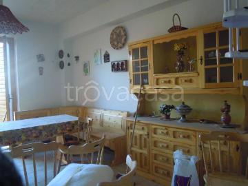 Appartamento in in affitto da privato a Linguaglossa via Giacomo Matteotti, 18, da privato, luminoso, balcone TrovaCasa