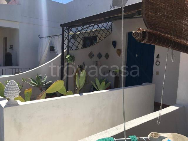 Appartamento in in affitto da privato a Lipari via Maggiore Filippo Mancuso, 7, terrazzo, da privato, doppi servizi TrovaCasa