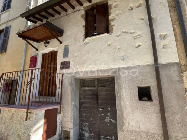 Appartamento in in affitto da privato a Mompeo via Giuseppe Garibaldi, 10, da privato, ristrutturato, cantina TrovaCasa