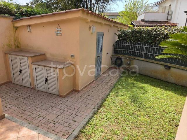Appartamento in in affitto da privato a Montignoso via Giulio Cesare, 30, giardino, da privato, porticato TrovaCasa