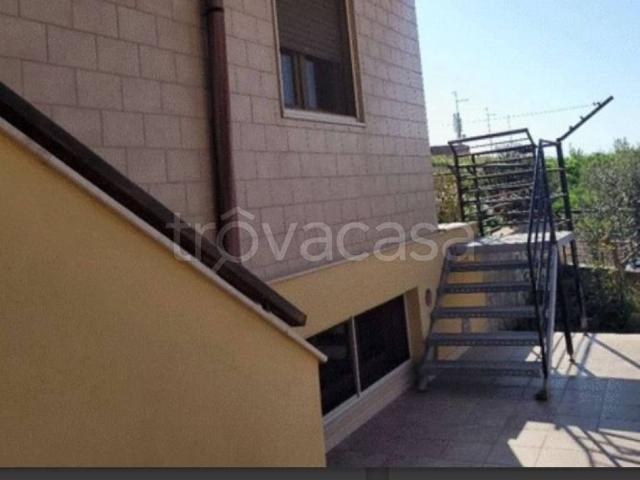 Appartamento in in affitto da privato a Matera recinto Nino Rota, 39, non arredato/vuoto, giardino privato, box TrovaCasa