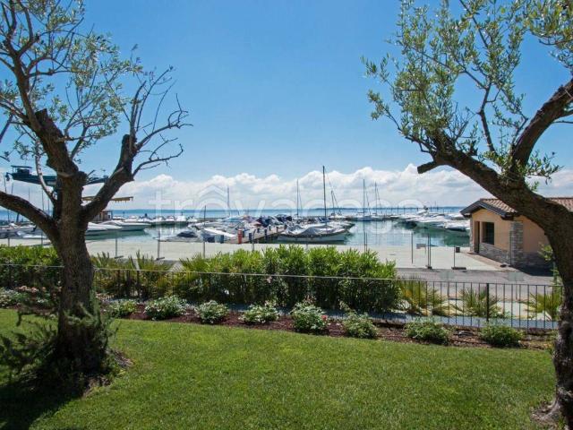Appartamento in in affitto da privato a Manerba del Garda piazzale Porto Dusano, 7/c, arredato, giardino privato, box TrovaCasa