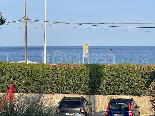 Appartamento in in affitto da privato a Mascali via Spiaggia, 9, arredato, giardino, posto auto TrovaCasa