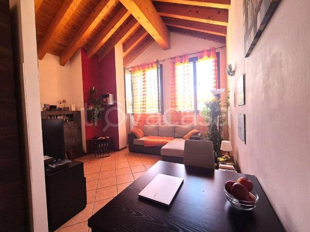 Appartamento in in affitto da privato a Melegnano via Broggi Izar, arredato, da privato, travi a vista TrovaCasa
