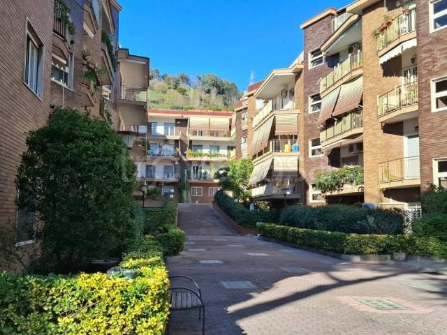 Appartamento in in affitto da privato a Napoli via Terracina, 345, da privato, immobile di prestigio, ascensore TrovaCasa
