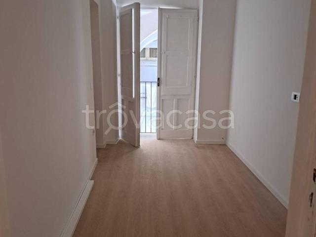 Appartamento in in affitto da privato a Napoli via Egiziaca a Pizzofalcone, non arredato/vuoto, box, da privato TrovaCasa