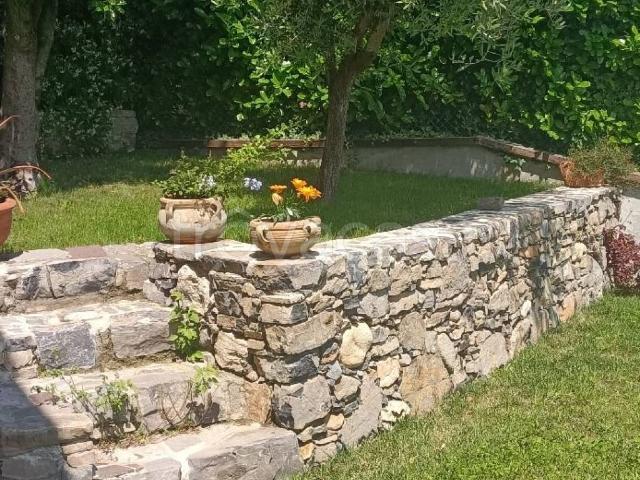 Appartamento in in affitto da privato a Solto Collina via Apostoli, 17, giardino, da privato, vista lago TrovaCasa