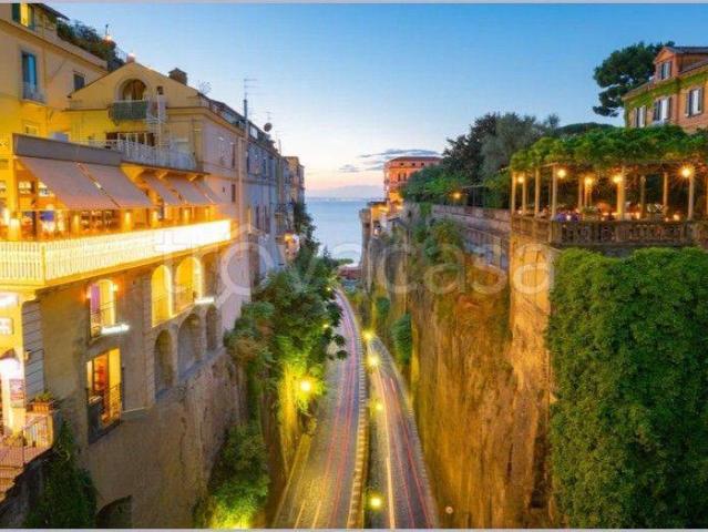 Appartamento in in affitto da privato a Sorrento via degli Aranci, 31, da privato, vista mare, ascensore TrovaCasa