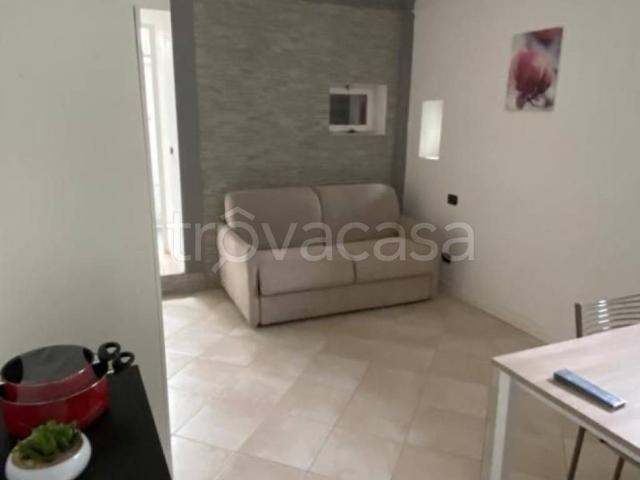 Appartamento in in affitto da privato a Salò via Pietre Rosse, 15, giardino, da privato, lavatrice TrovaCasa