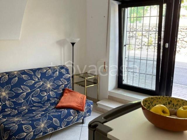 Appartamento in in affitto da privato a Salò via Umberto I, 43, da privato, ingresso indipendente TrovaCasa