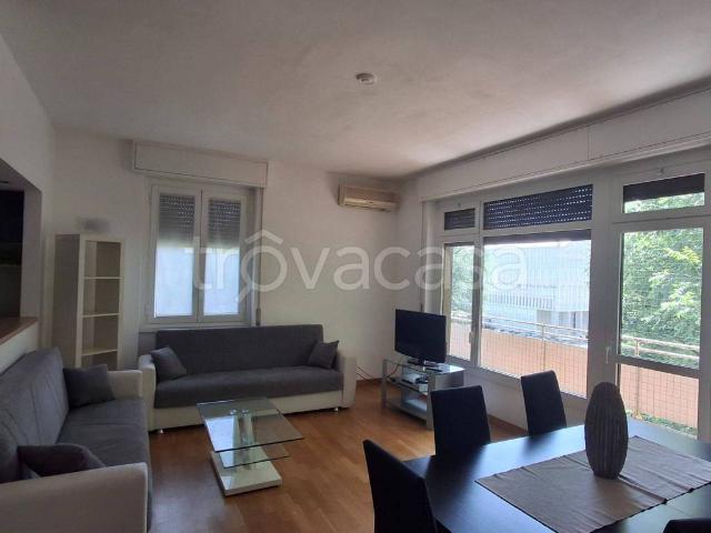 Appartamento in in affitto da privato a San Donato Milanese piazza Santa Barbara, 1, da privato, luminoso, lavanderia TrovaCasa