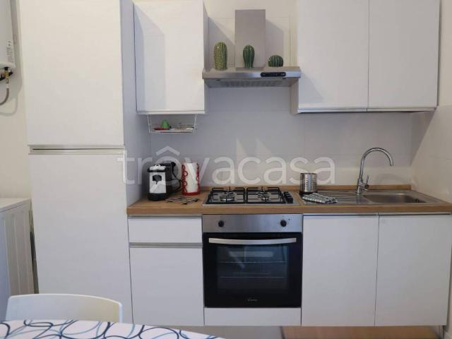 Appartamento in in affitto da privato a Santa Croce Camerina corso Oceano Pacifico, 36, da privato, ristrutturato, vicinanze negozi TrovaCasa