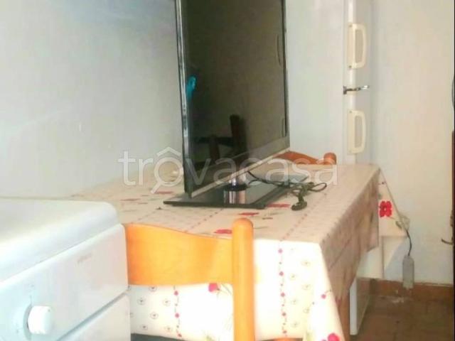 Appartamento in in affitto da privato a Sarconi via Solferino, 5, da privato, caminetto TrovaCasa