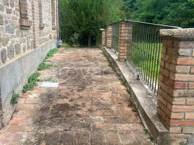 Appartamento in in affitto da privato a Sarnano contrada Grassetti, arredato, giardino, posto auto TrovaCasa