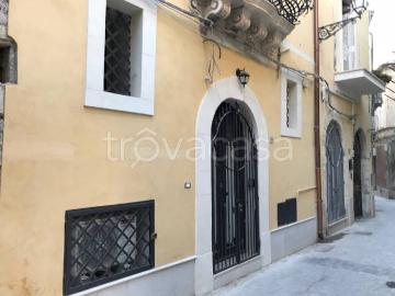 Appartamento in in affitto da privato a Siracusa via Siracusa, 89, da privato, ristrutturato, centrale TrovaCasa