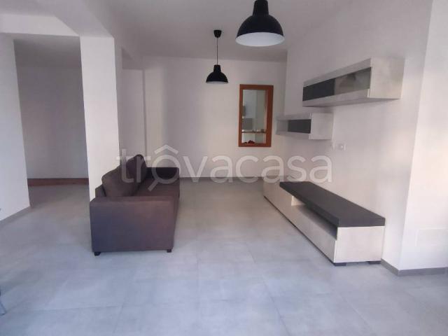 Appartamento in in affitto da privato a Siracusa viale Teocrito, da privato, luminoso, lavanderia TrovaCasa