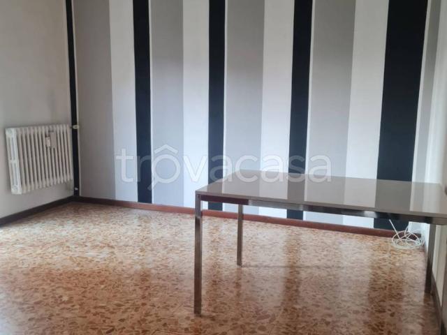 Appartamento in in affitto da privato a Stradella via Dino Maggi, 4, da privato, parzialmente arredato, ascensore TrovaCasa