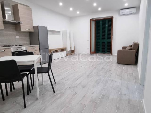 Appartamento in in affitto da privato a Pozzuoli via Luciano, da privato, ristrutturato, lavatrice TrovaCasa