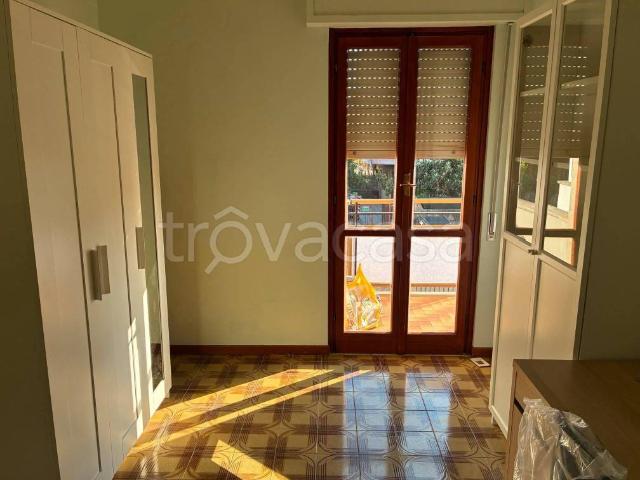 Appartamento in in affitto da privato a Pomezia via Zara, 10, box, terrazzo, da privato TrovaCasa