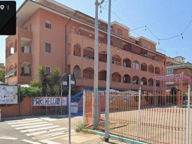 Appartamento in in affitto da privato a Pomezia viale Danimarca, 95, da privato, ascensore, balcone TrovaCasa