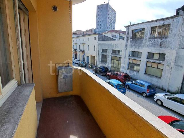 Appartamento in in affitto da privato a Pordenone via Vallona, 33, da privato, riscaldamento centralizzato TrovaCasa
