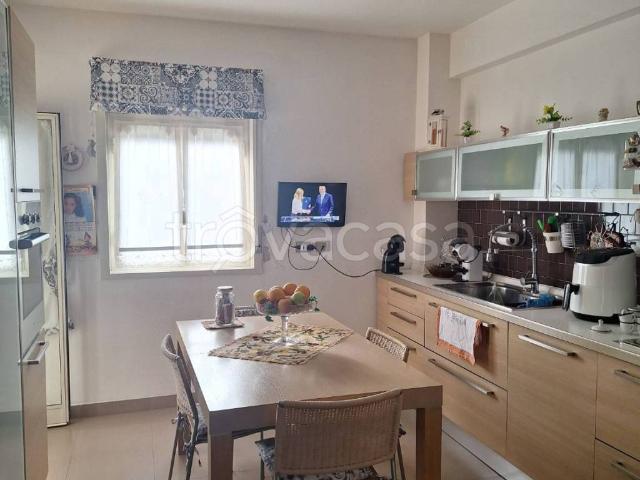 Appartamento in in affitto da privato a Paternò via delle Rose, 40, da privato, vasca idromassaggio, balcone TrovaCasa