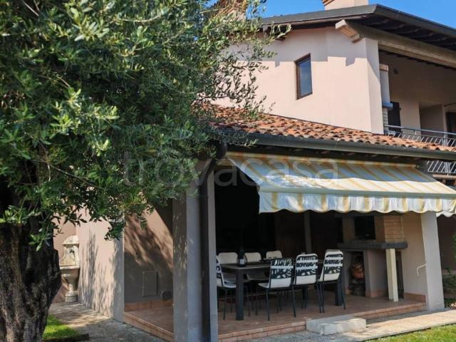 Appartamento in in affitto da privato a Padenghe sul Garda via Cabasse, 3, giardino, da privato, posto auto coperto TrovaCasa