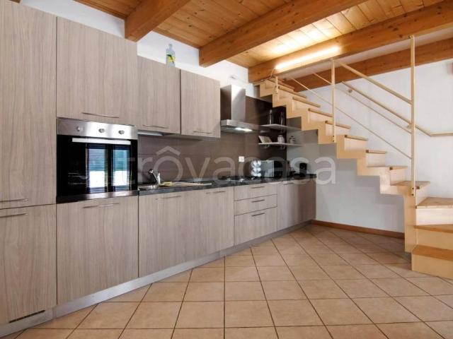 Appartamento in in affitto da privato a Piantedo via San Martino, 89/m, arredato, terrazzo, da privato TrovaCasa