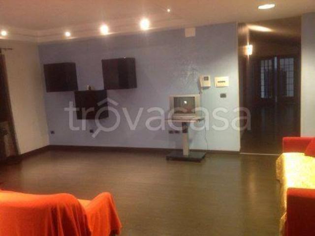 Appartamento in in affitto da privato a Prata d'Ansidonia via Castelnuovo, 6, giardino privato, da privato, caminetto TrovaCasa