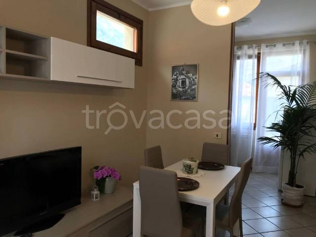 Appartamento in in affitto da privato a Predore via Plazza, 16, da privato, centrale, lavatrice TrovaCasa