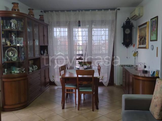 Appartamento in in affitto da privato a Roma via Capestrano, 100, arredato, giardino, box TrovaCasa