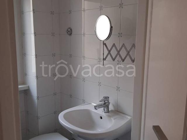 Appartamento in in affitto da privato a Roma via Valle Corteno, arredato, da privato, ascensore TrovaCasa