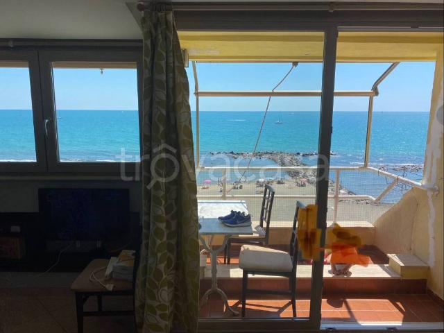 Appartamento in in affitto da privato a Roma lungomare Duca degli Abruzzi, 26, da privato, fronte mare, vista mare TrovaCasa