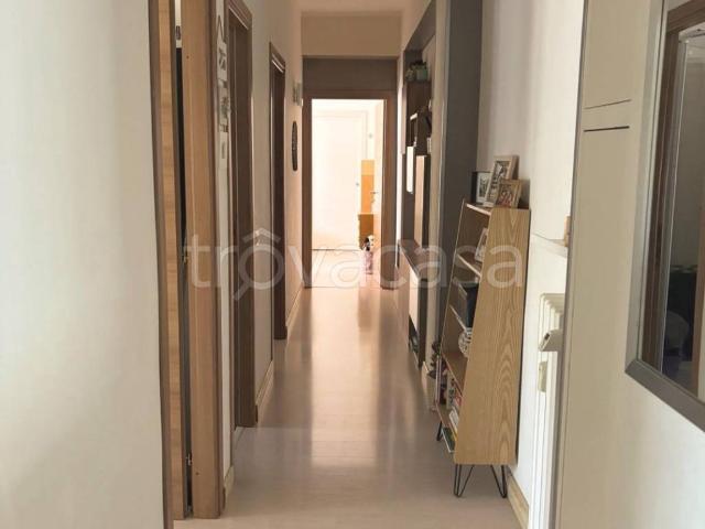 Appartamento in in affitto da privato a Roma piazza dei Geografi, 1, da privato, parzialmente arredato, ascensore TrovaCasa