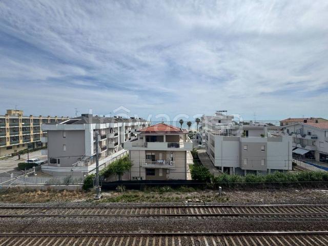 Appartamento in in affitto da privato a Roseto degli Abruzzi via Marche, 10, terrazzo, da privato, ascensore TrovaCasa