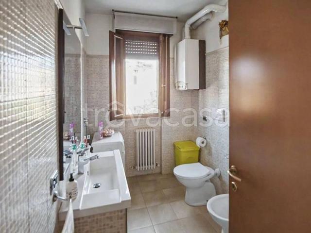 Appartamento in in affitto da privato a Reggio nell'Emilia piazza Tricolore, 4, box, terrazzo, da privato TrovaCasa