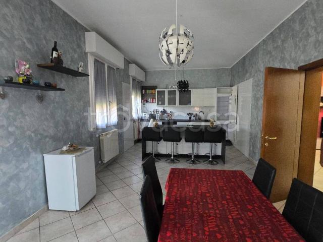Appartamento in in affitto da privato a Reggio nell'Emilia via Honorè De Balzac, 16, da privato, balcone TrovaCasa