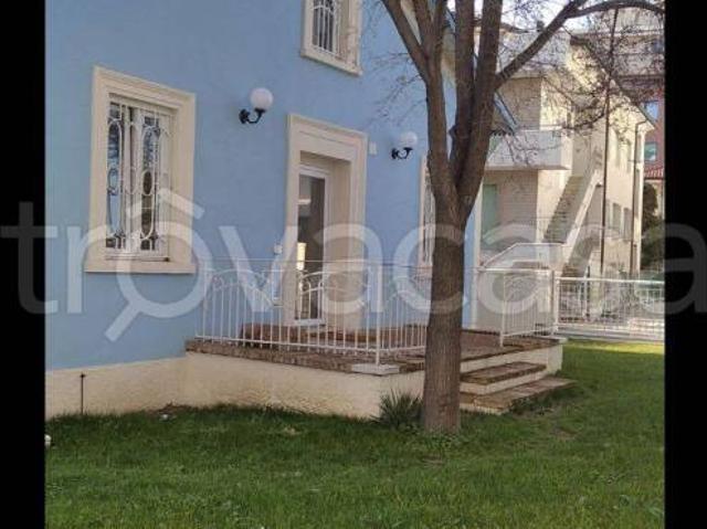 Appartamento in in affitto da privato a Riccione viale Goffredo Mameli, 1, giardino, da privato, lavatrice TrovaCasa