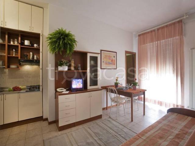 Appartamento in in affitto da privato a Rimini viale Regina Margherita, 143, arredato, da privato, lungomare TrovaCasa