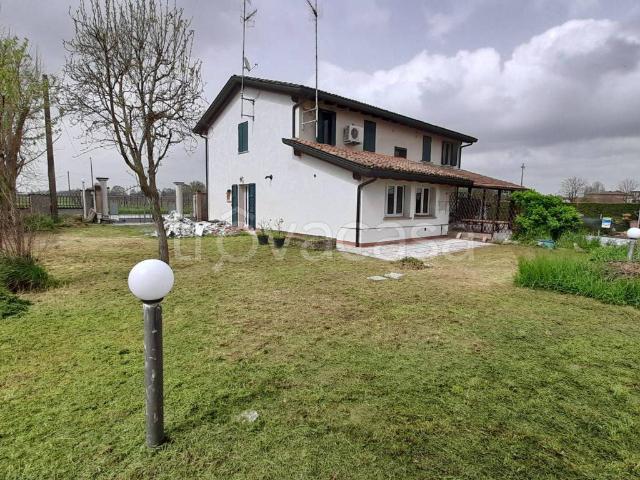 Villa Bifamiliare in in affitto da privato a Rio Saliceto via Caprì, 19, arredato, giardino privato, posto auto TrovaCasa