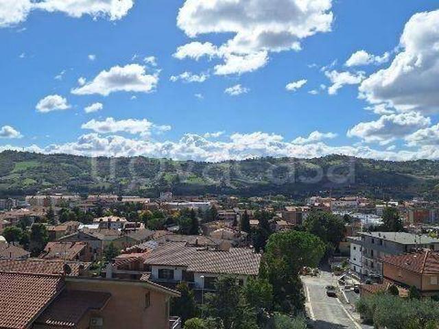 Appartamento in in affitto da privato a Tolentino viale Trento e Trieste, box, da privato, vista panoramica TrovaCasa