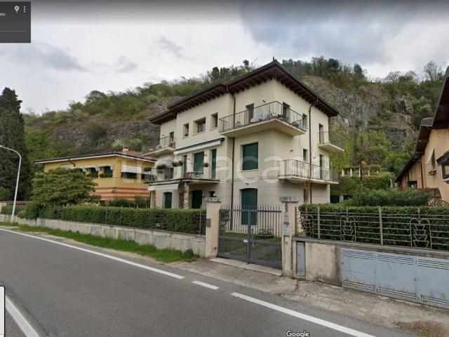 Appartamento in in affitto da privato a Torri del Benaco località Pozza, 6, giardino privato, posto auto, da privato TrovaCasa