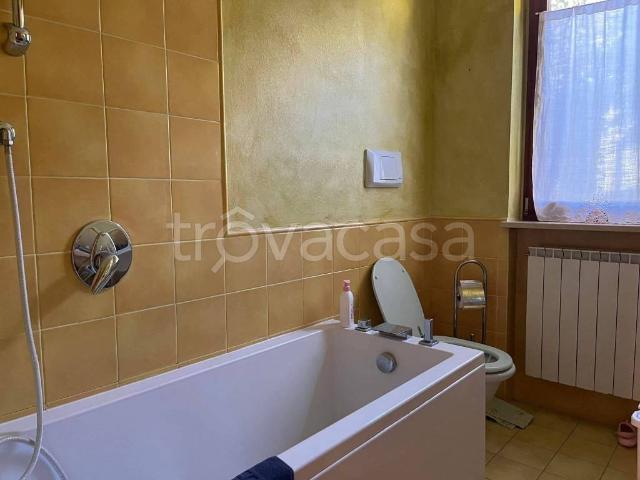 Appartamento in in affitto da privato a Toscolano Maderno via Vigole, 101A, arredato, giardino privato, posto auto TrovaCasa