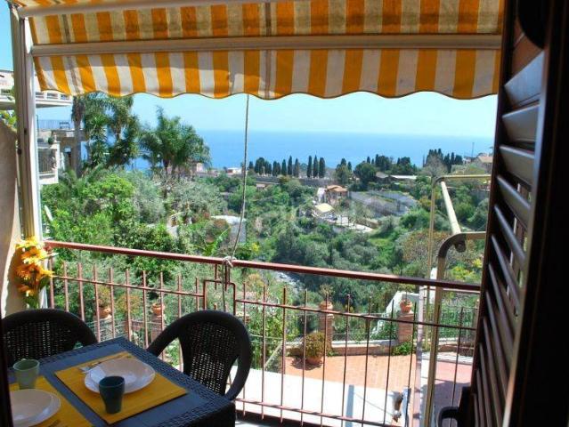 Appartamento in in affitto da privato a Taormina via Francesco Antenasio, 25, da privato, vista mare TrovaCasa