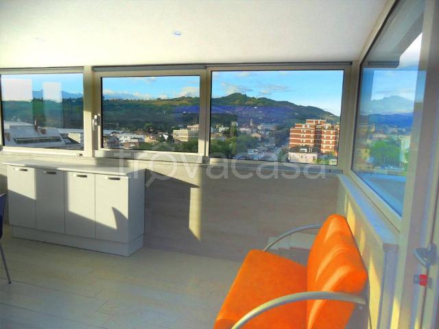 Appartamento in in affitto da privato a Teramo viale Francesco Crispi, 181, da privato, vista panoramica, parquet TrovaCasa