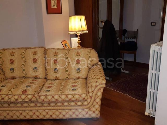 Appartamento in in affitto da privato a Teramo viale Giovanni Bovio, 115, da privato, riscaldamento autonomo, ascensore TrovaCasa