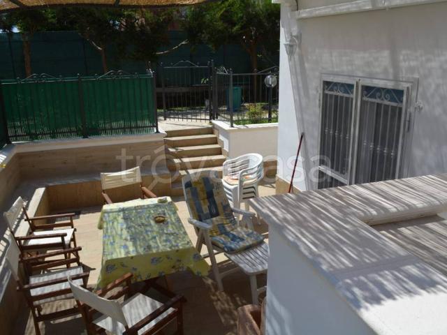 Appartamento in in affitto da privato a Terracina via Palmarola, 18, arredato, giardino, posto auto TrovaCasa