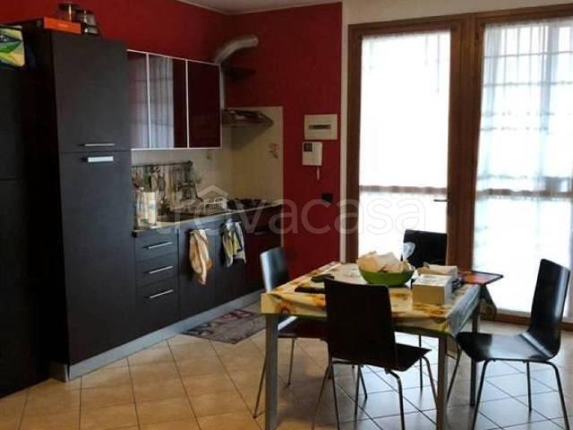 Appartamento in in affitto da privato a Trezzano sul Naviglio via Vittorio Veneto, 30, da privato, cucina a vista TrovaCasa