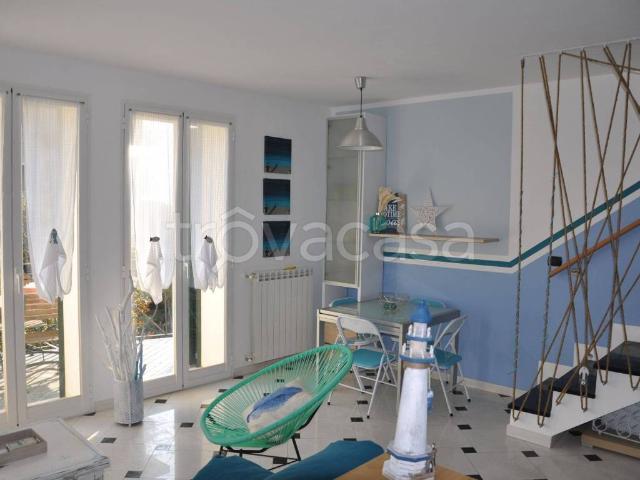 Appartamento in in affitto da privato a Vallecrosia via Colonnello Aprosio, 672, posto auto, terrazzo, da privato TrovaCasa